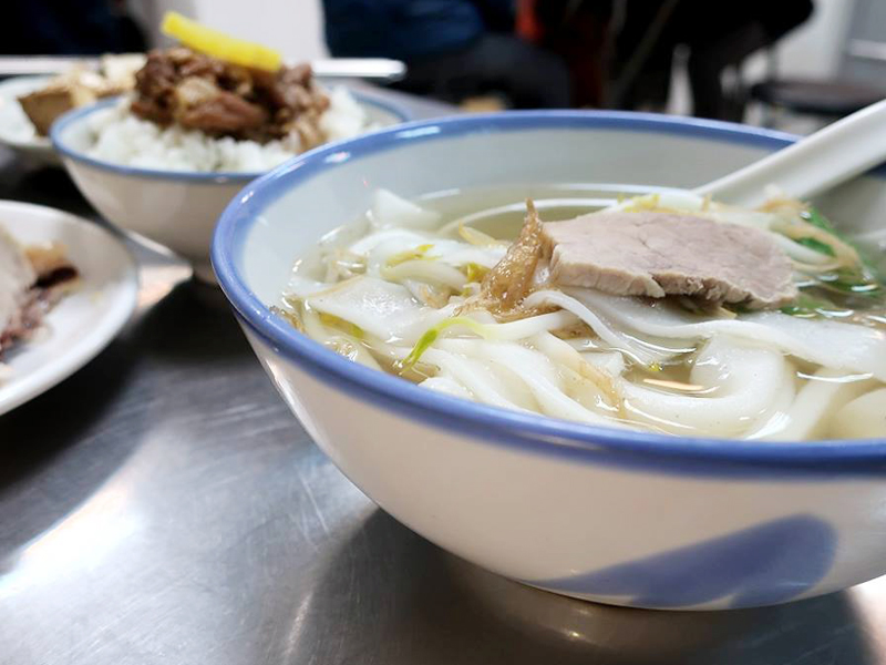 ｛有感而發｝小吃店裡的，碗與盤　