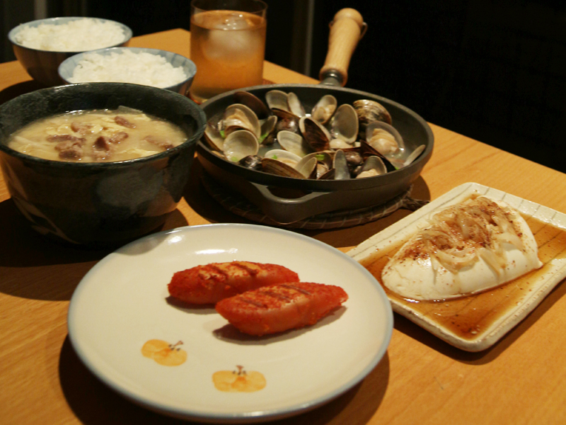 晚餐桌上，深夜食堂