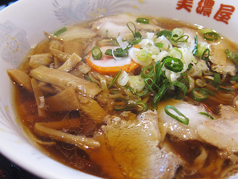 清爽的醬油拉麵喔咿兮ㄋㄟ！