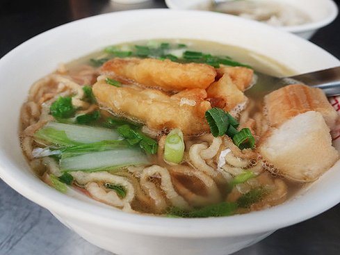 2018.12.10 台南 保安路小吃：醇涎坊鍋燒意麵、阿鳳浮水魚羹、茂雄蝦仁肉圓