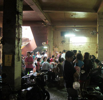 2010.10.23 台南 鴨母寮市場炭燒肉燥麵