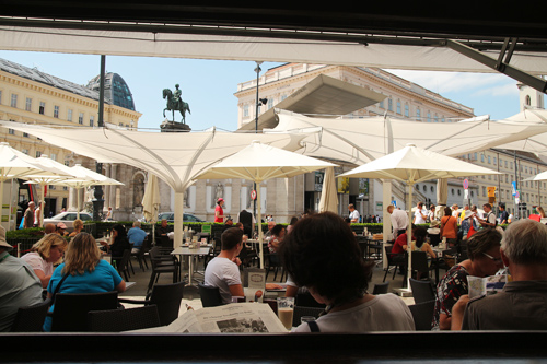 ｛旅人之窗｝窗裡窗外，咖啡館　