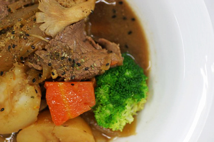 幸福食卓∼ 日式洋芋燉肉（肉じゃがいも）　