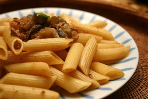 東西風榨菜鵝肝醬尖管麵